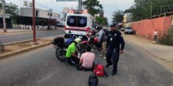 Los dos motociclistas fueron atendidos por paramédicos de la Regiduría de Salud.