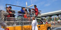 Fotos: Adrián Gaytán // Los integrantes de la Caravana del Migrante salen en autobuses y camionetas rumbo al estado de Puebla, después de descansar por dos días en el Polideportivo.