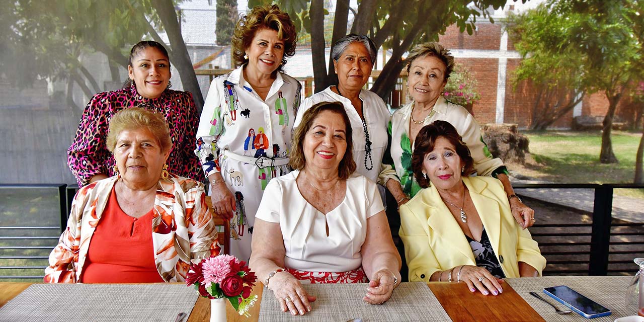 Fotos: Rubén Morales // Las presentes cantaron Las Mañanitas en honor a la cumpleañera.