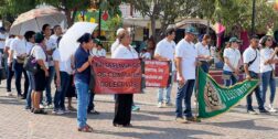 Marchan en Pinotepa por el Día del Trabajo