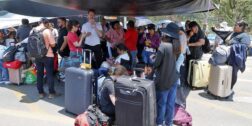 Foto: Luis Alberto Cruz // Más de mil 600 usuarios afectados por el bloqueo en el Aeropuerto este viernes.