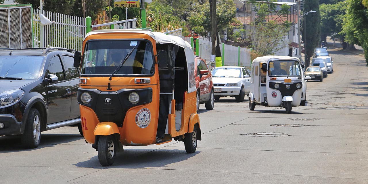 Foto: Adrián Gaytán // Más de 7 mil 100 concesiones de mototaxis están vencidas en la entidad.