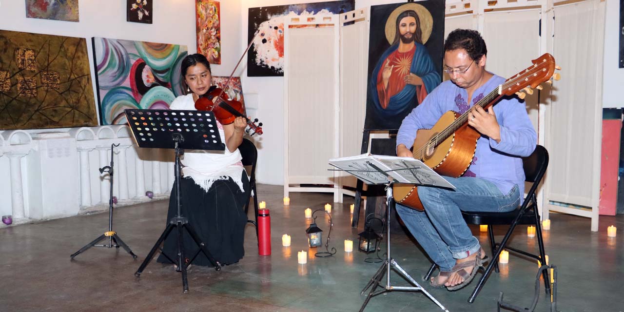 Fotos: Erika Márquez // Previo a la entrega, se realizó un evento musical llamado "Trazos Melódicos".