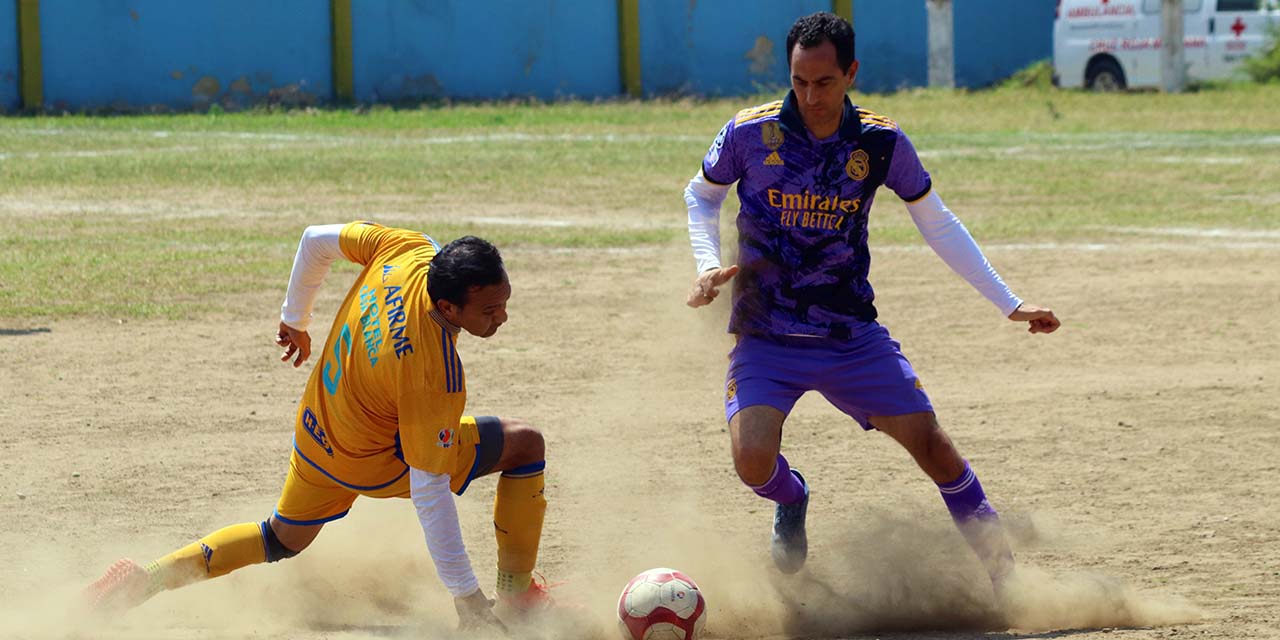Foto: Leobardo García Reyes // Se jugó la jornada 15 del futbol de veteranos.