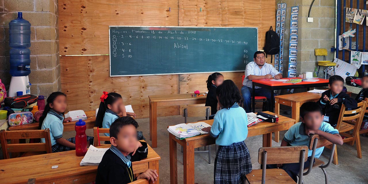 Foto: Archivo El Imparcial // Un docente atiende a dos o más grupos, e incluso, hay ocasiones que se encarga de toda la escuela.