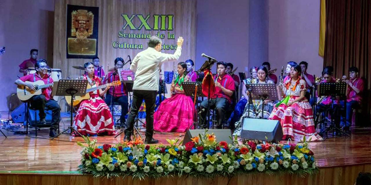 Foto: IGAVEC // Uziel Luna compartió su talento en la inauguración de la Semana de la Cultura Mixteca.