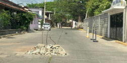 Urgen a autoridades para reparar alcantarilla en Juchitán