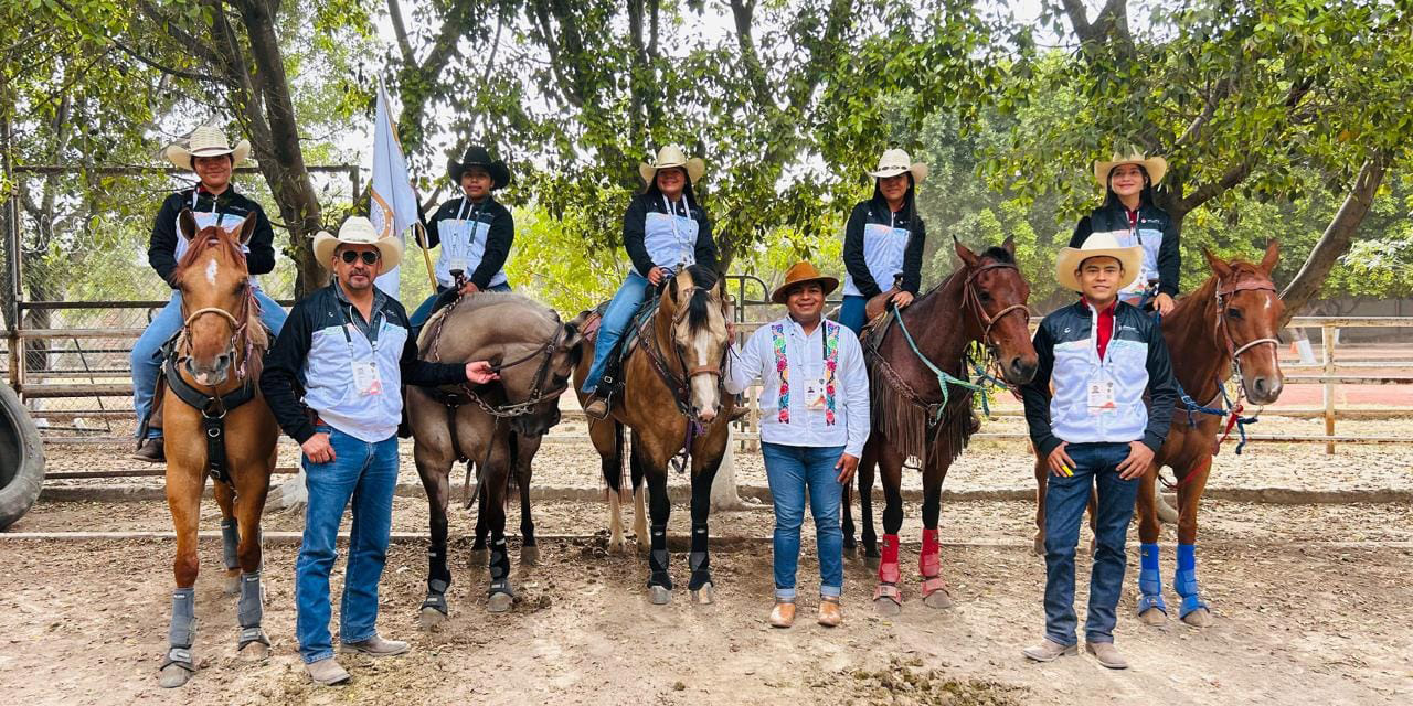 Charros oaxaqueños debutaron en rodeo | El Imparcial de Oaxaca