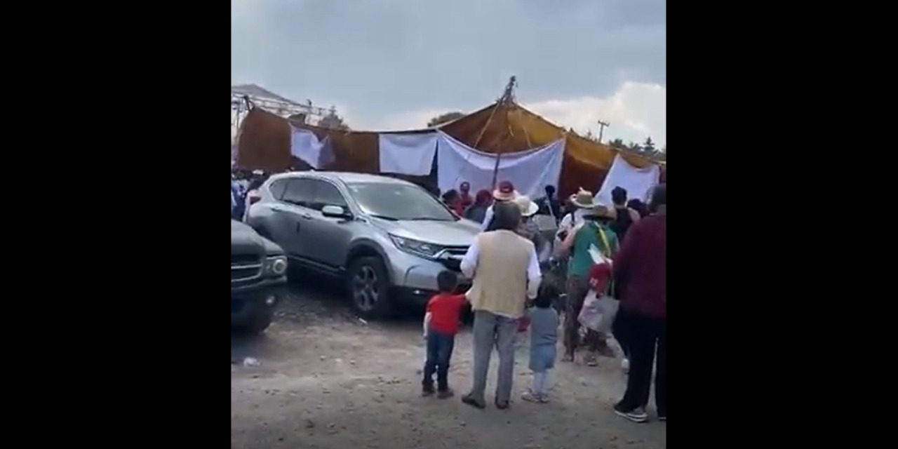 VIDEO| Racha de viento derrumba lona en mitin de Morena | El Imparcial de Oaxaca