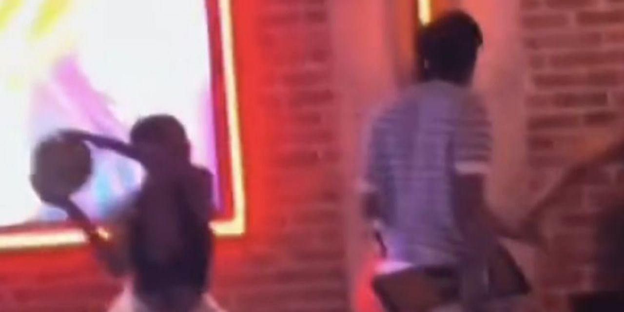 VIDEO: Le avienta una bola de boliche en la cabeza tras altercado en Miami