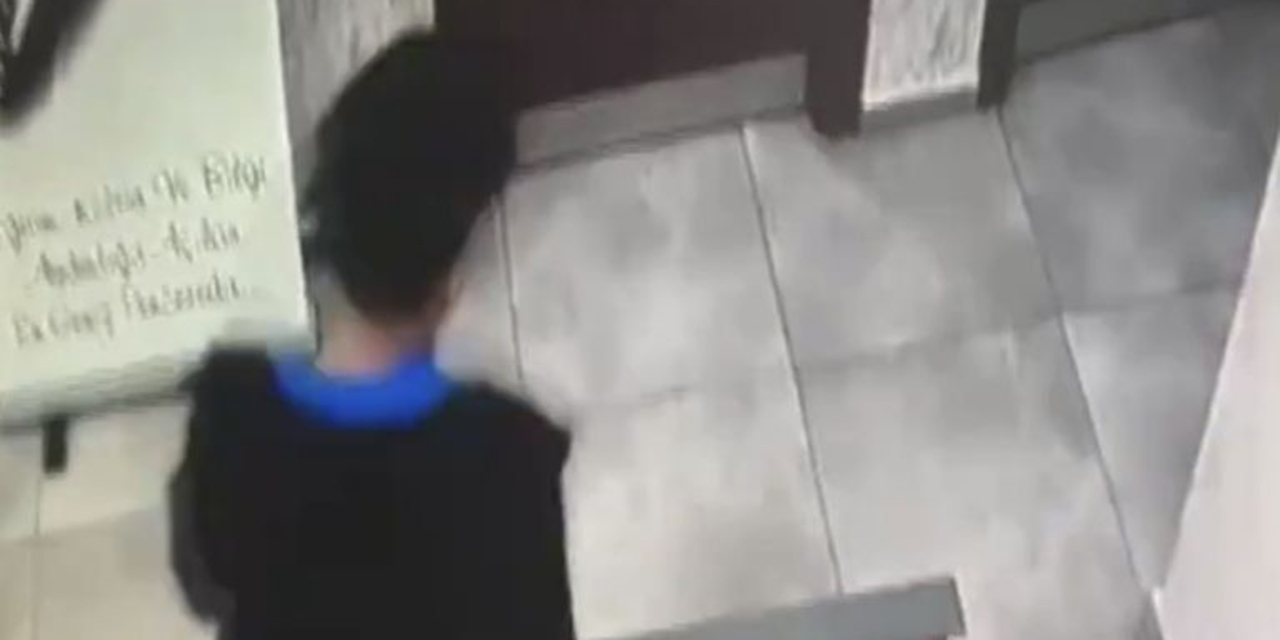 VIDEO: Joven mata al director de su escuela porque lo habría expulsado