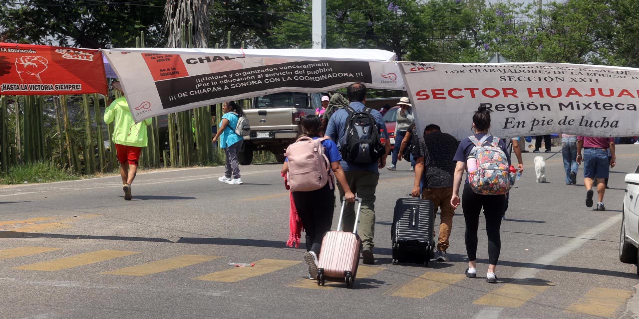 Foto: Luis Alberto Cruz // Por segundo día consecutivo, bloquean el crucero del Aeropuerto.