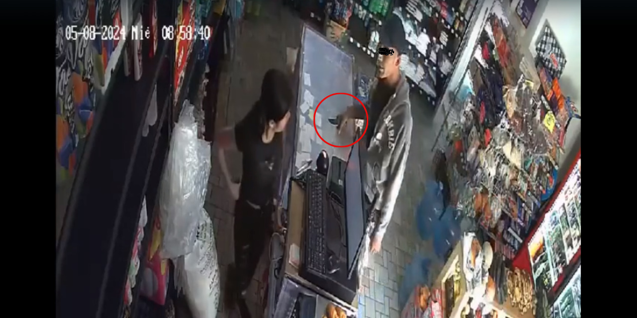 VIDEO | Asaltan a punta de cuchillo a empleada de tienda de abarrotes | El Imparcial de Oaxaca