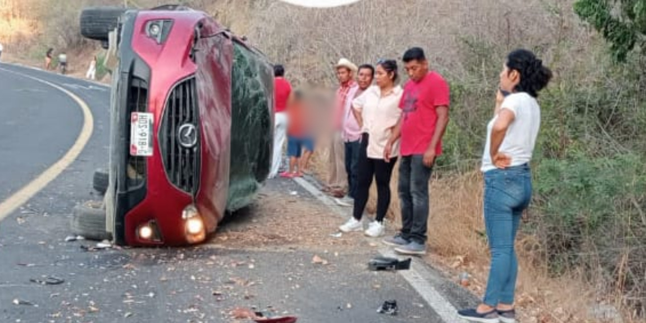 Aparatosa volcadura de camioneta familia en la Costa | El Imparcial de Oaxaca