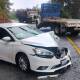 Choca automóvil contra camión en carretera a Ixtlán