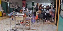 Foto: Luis Alberto Cruz // Continúan con las labores de limpieza en el Hospital de la Niñez Oaxaqueña.