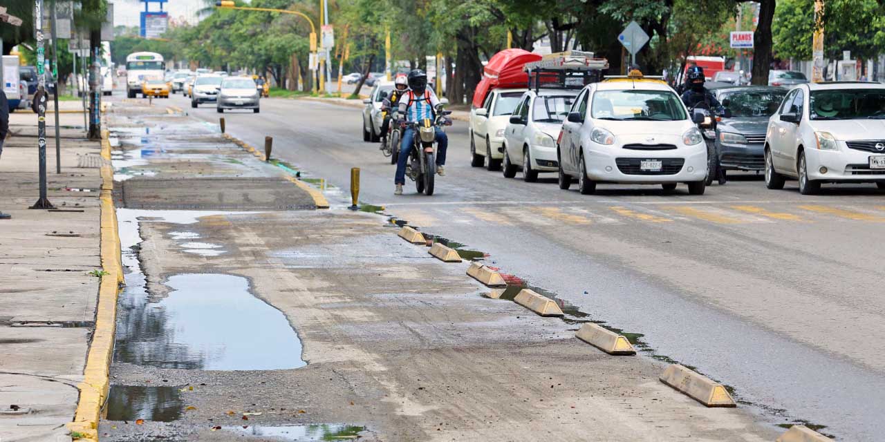 Foto: Luis Alberto Cruz // Con las primeras lluvias se desnudan desniveles y malas condiciones de las ciclovías.