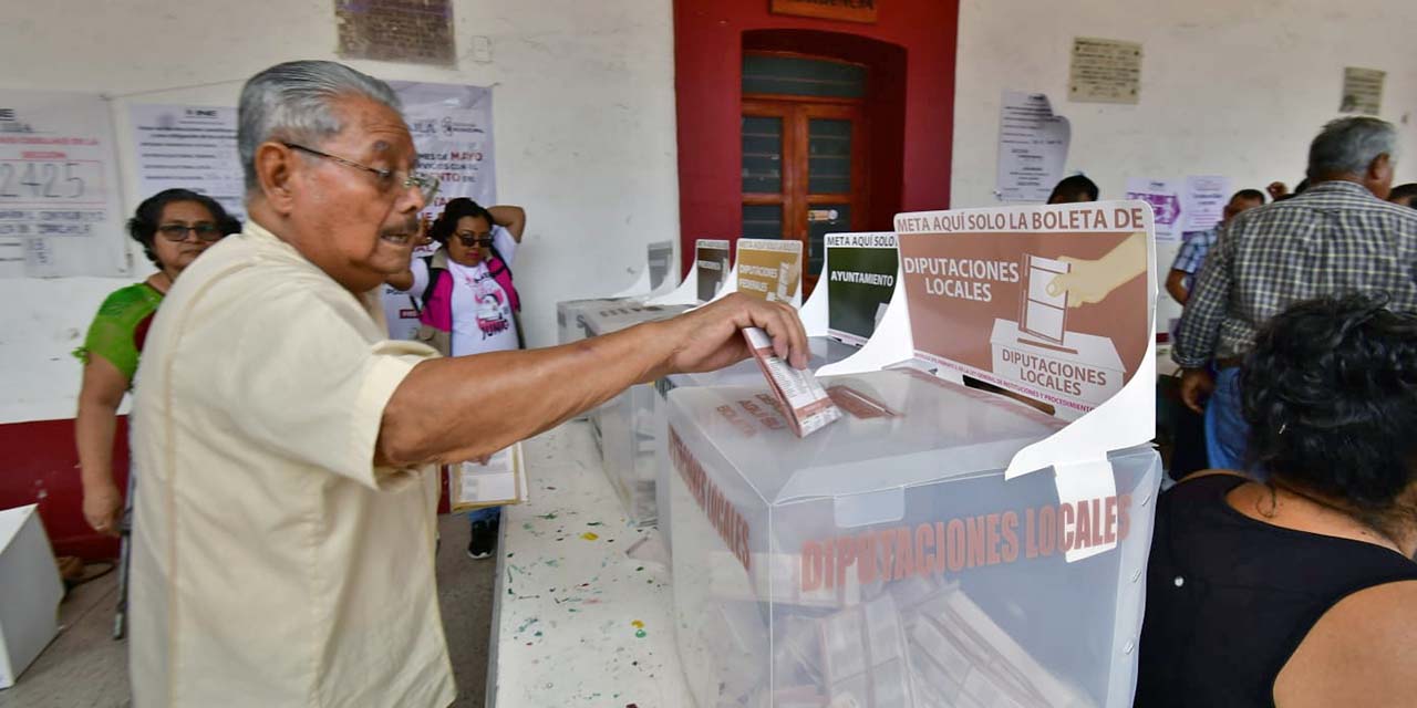 Foto: Rubén Morales // Desarrollo de la jornada electoral en la Villa de Zaachila.