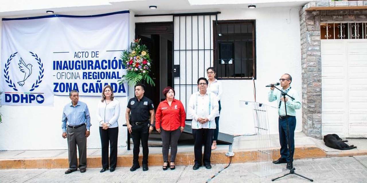 Foto: cortesía // Elizabeth Lara Rodríguez, titular de la DDHPO, inaugura la oficina regional en la Sierra de Flores Magón.