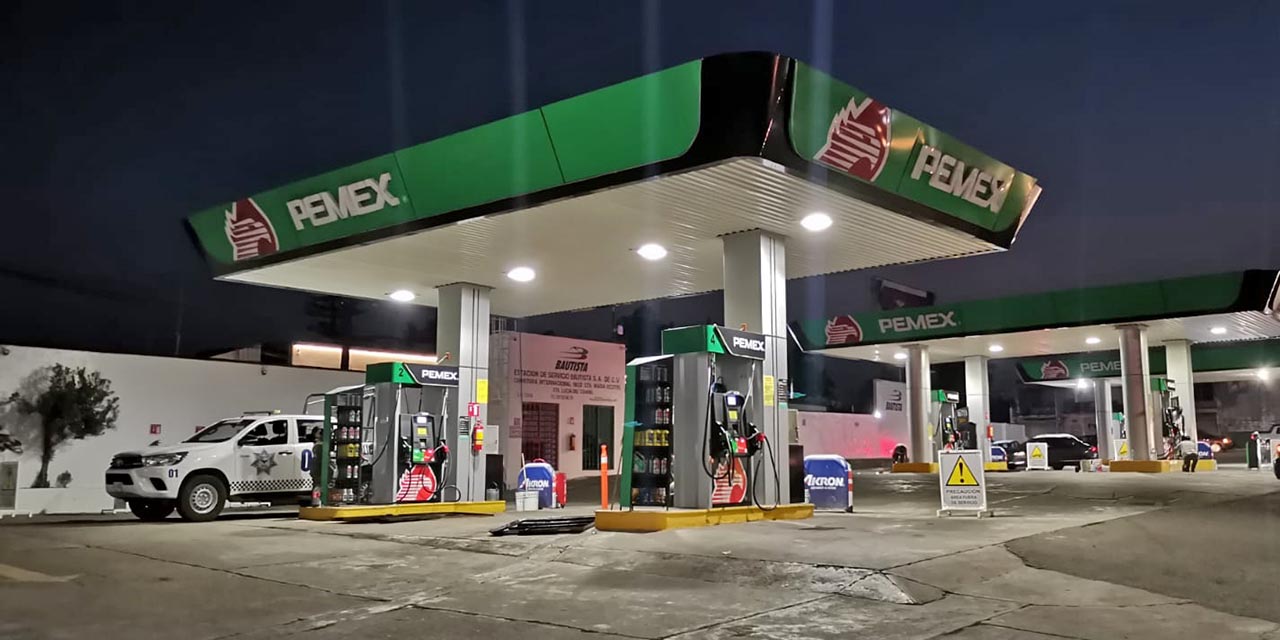Foto: Jesús Santiago // Extrañamente vacía la gasolinería de Ixcotel.