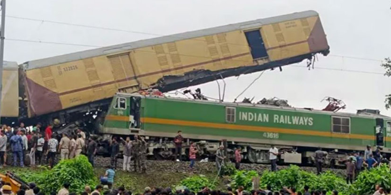 VIDEO: Fuerte choque entre trenes en la india deja al menos 9 muertos y varios heridos | El Imparcial de Oaxaca