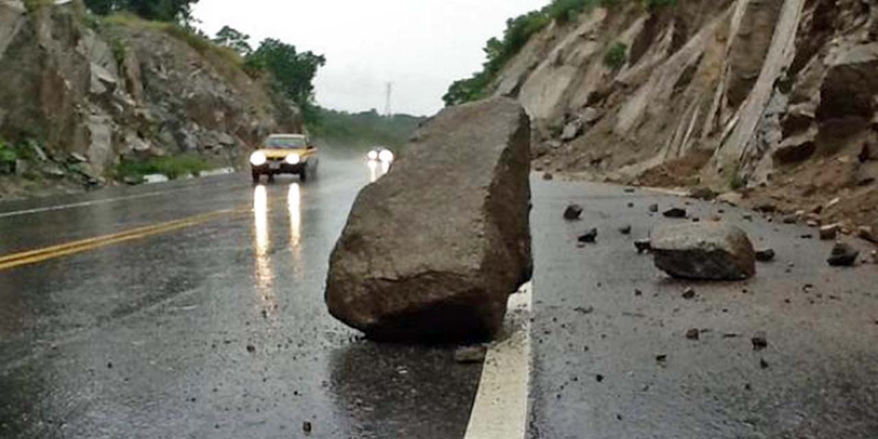 Foto: archivo // Las lluvias intensas que se registraron en las últimas horas en el estado de Oaxaca dejaron daños en la red carretera y el desbordamiento del Río Ostuta.