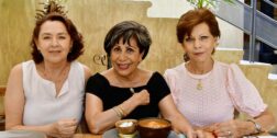 Foto: Rubén Morales // Marisol Ricárdez, Patricia Zárate y Tethé Fernández se tomaron la foto del recuerdo.