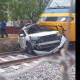 VIDEO | ¡Vive de milagro! Camioneta arrastrada por el tren en Salina Cruz