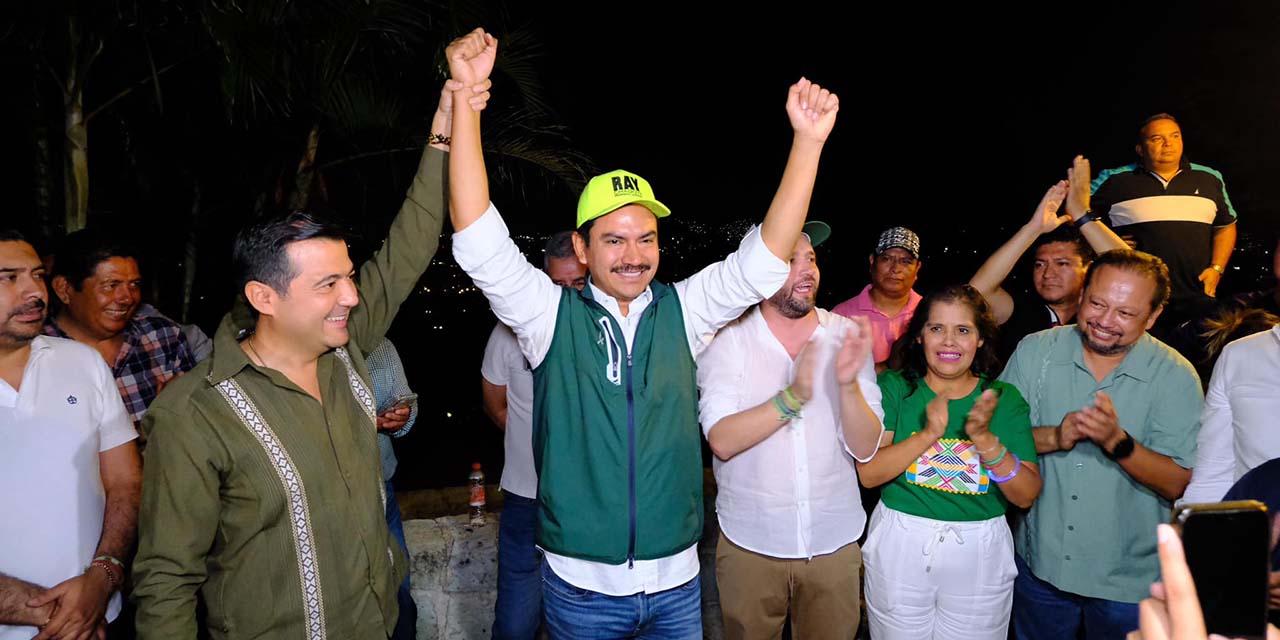 Foto: Facebook // Triunfalismo del candidato del PVEM, Raymundo Chagoya.