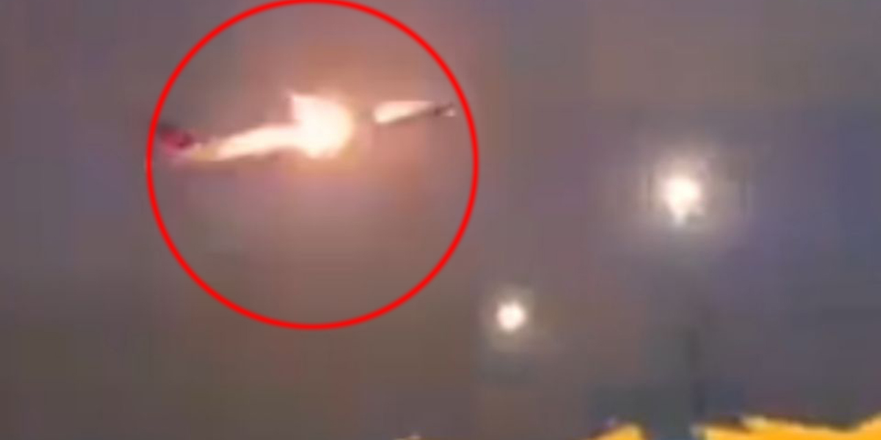 VIDEO: Se incendia avión con más de 400 pasajeros en pleno vuelo
