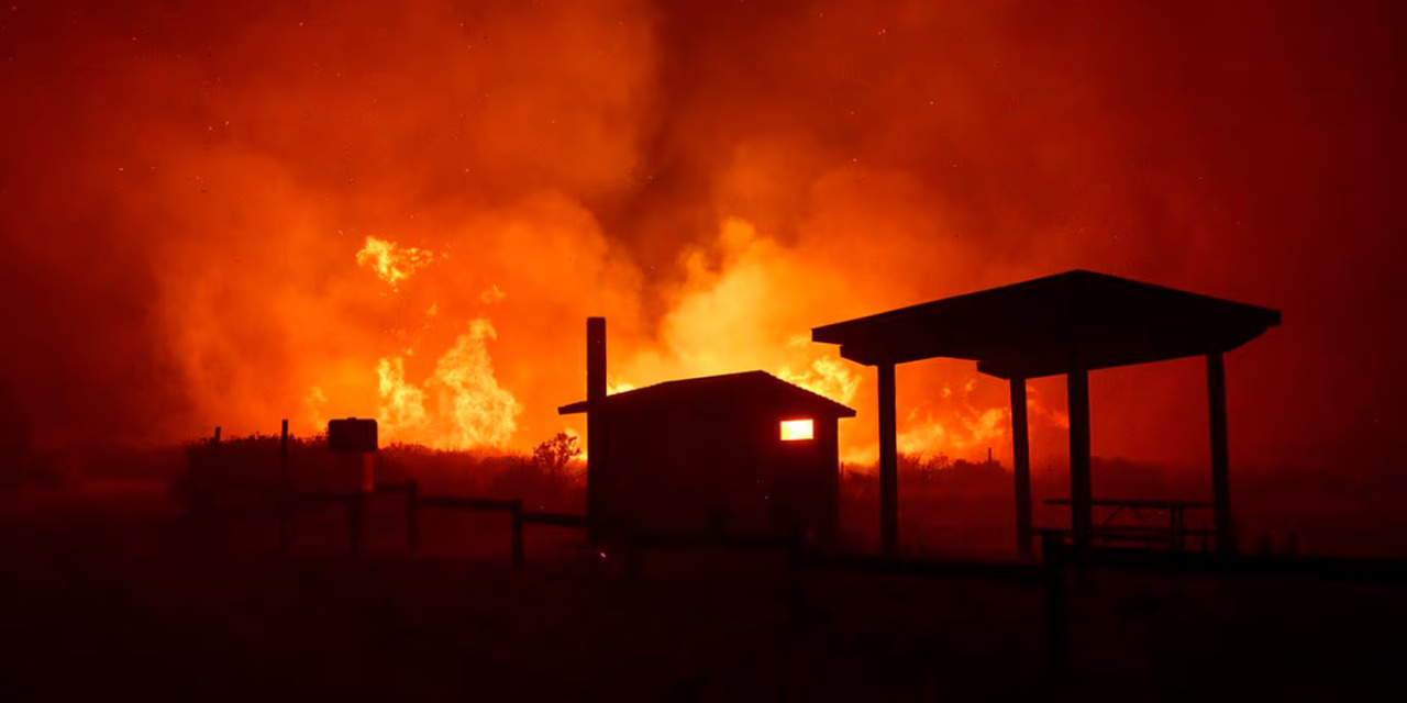 Fuertes vientos avivan incendio forestal al norte de Los Ángeles | El Imparcial de Oaxaca