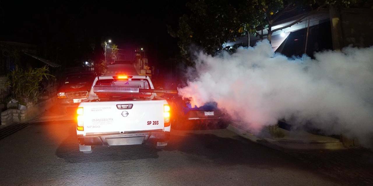 Foto: SSO // Por fin inició anoche la nebulización en colonias populares de la capital.
