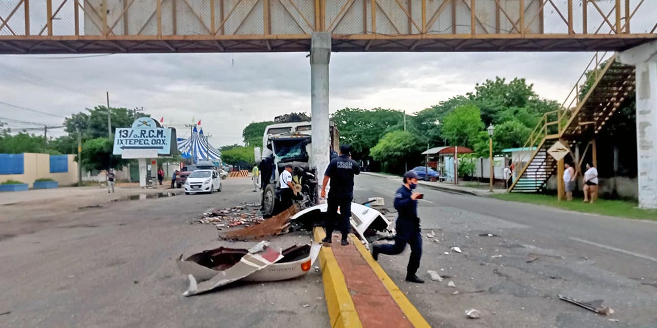 La potencia del impacto dejó la unidad de carga como pérdida total.