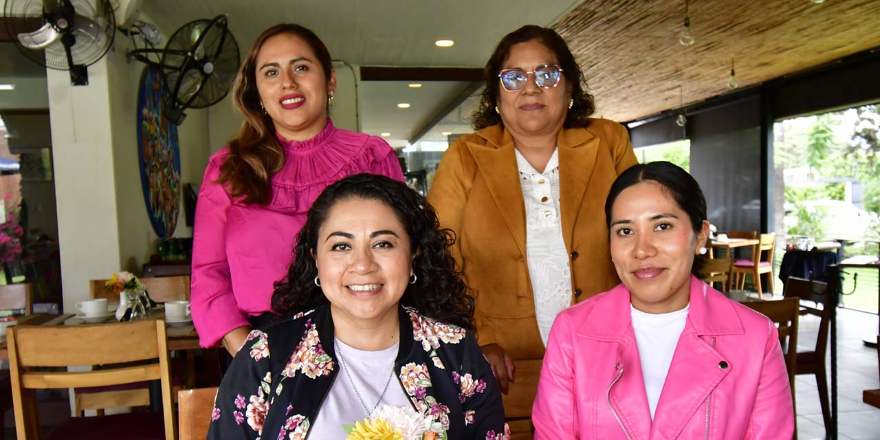 Fotos: Rubén Morales // Se reunieron en un conocido restaurante para festejar a Flor de María.