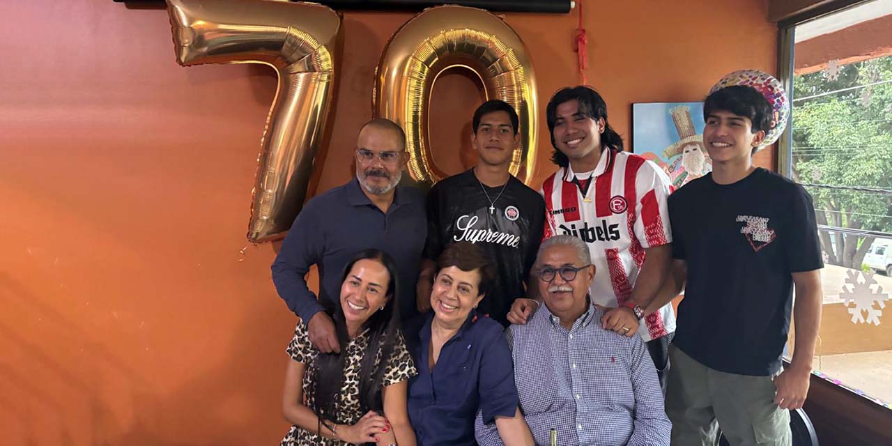 Fotos: cortesía // Con el festejado: su yerno, Enrique Acevedo y sus nietos Emilio, Enrique, Federico y Lili.