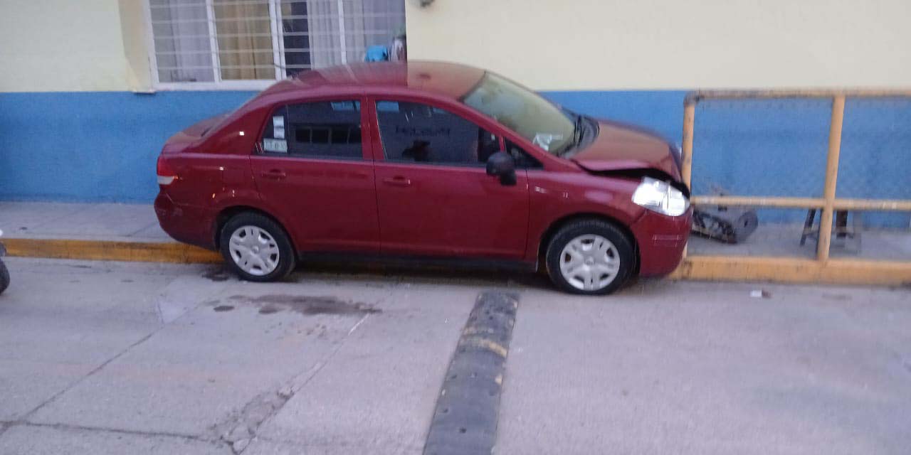 Daños deja accidente en centro de Huajuapan.