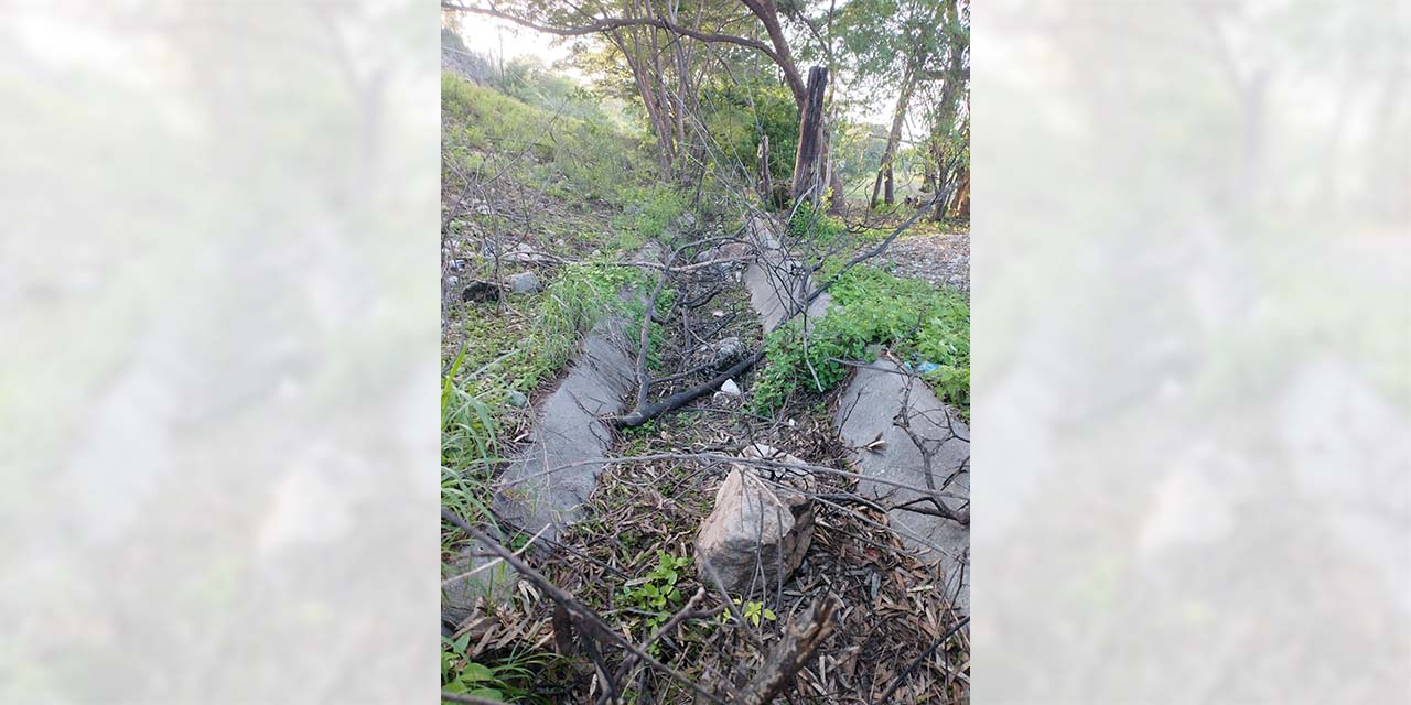 Denuncian ejidatarios que las autoridades solo han lucrado con ese canal.