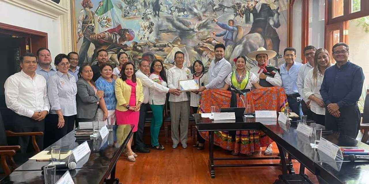 Fotos: IGAVEC // Esta distinción fue otorgada en la sala de Cabildos de esta ciudad.