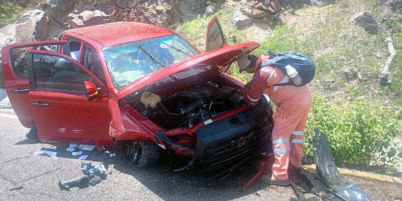El hombre quedó en el interior de la camioneta con lesiones de consideración.
