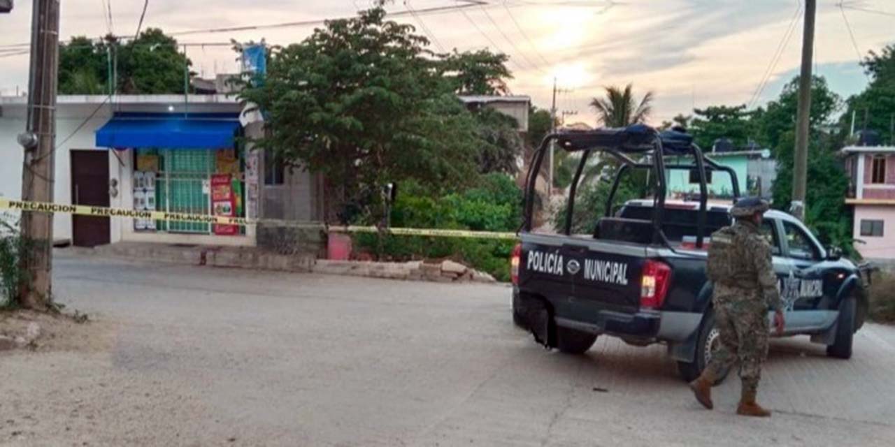 El hombre perdió la vida mientras era atendido debido a la gravedad de sus heridas.