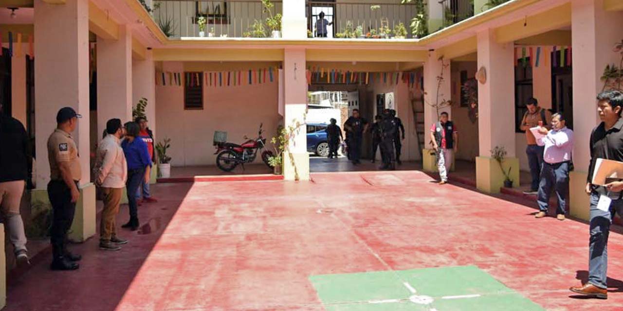 Foto: Consejería Jurídica de Oaxaca // El patio del edificio recuperado en poder de la CNC que será destinado al Registro Civil.