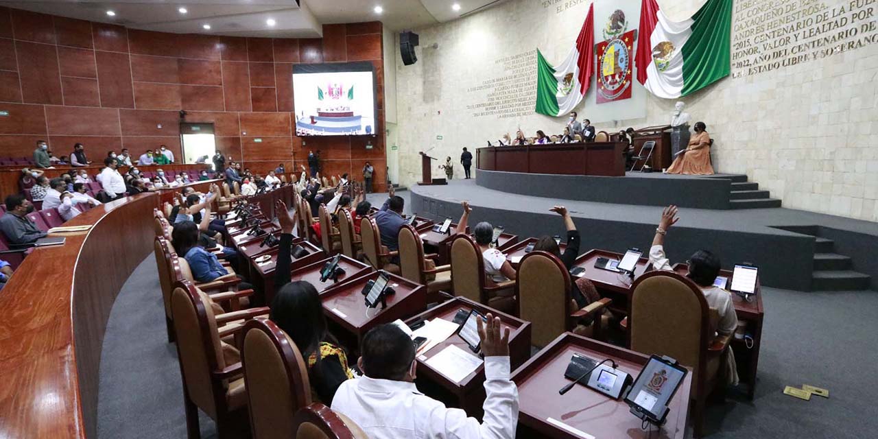 Foto: Adrián Gaytán ilustrativa // Con más de una hora de retraso inició ayer la sesión ordinaria del Congreso local.