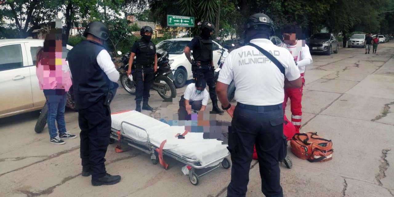 Fueron atendidos por paramédicos de la Cruz Roja Mexicana.