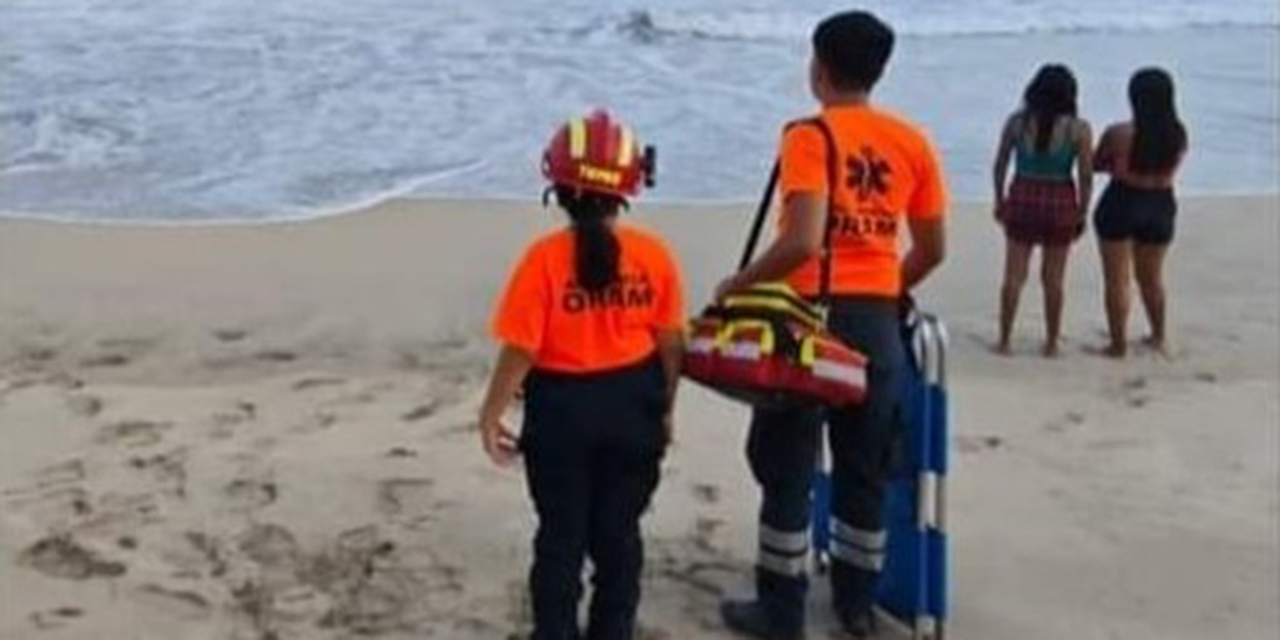 Rescatan Cuerpo sin Vida de Joven Ahogado en Playa Roca Blanca, Tututepec