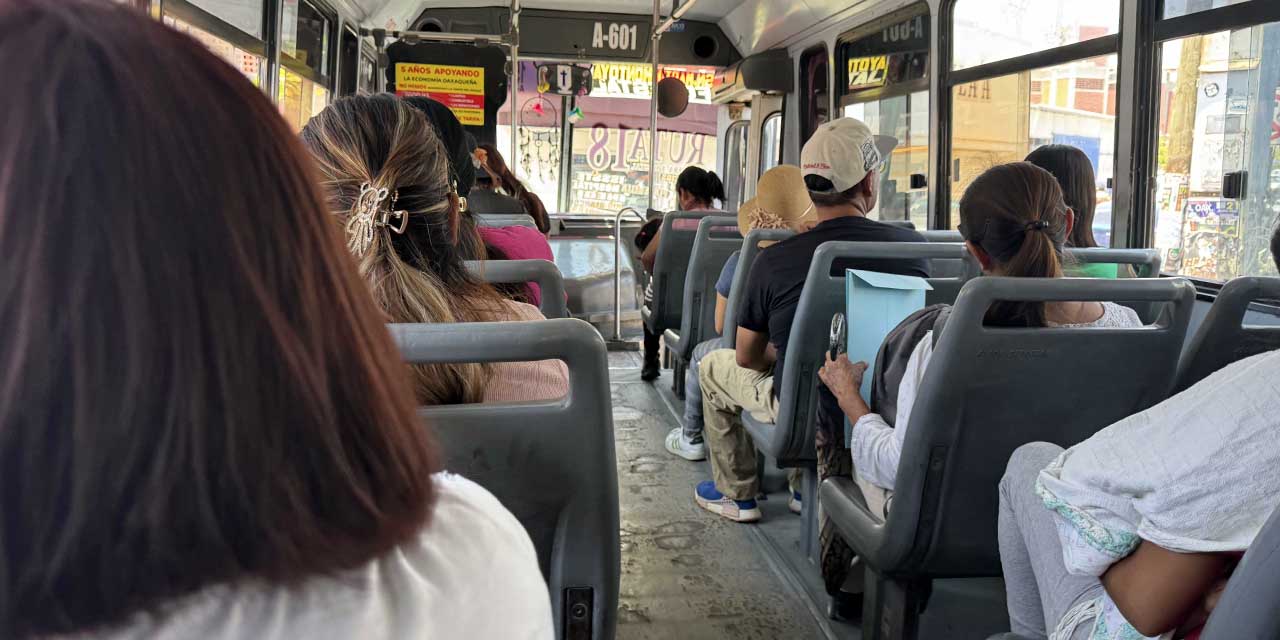 Foto: Luis Alberto Cruz // Interior del transporte público, de alto riesgo para mujeres.
