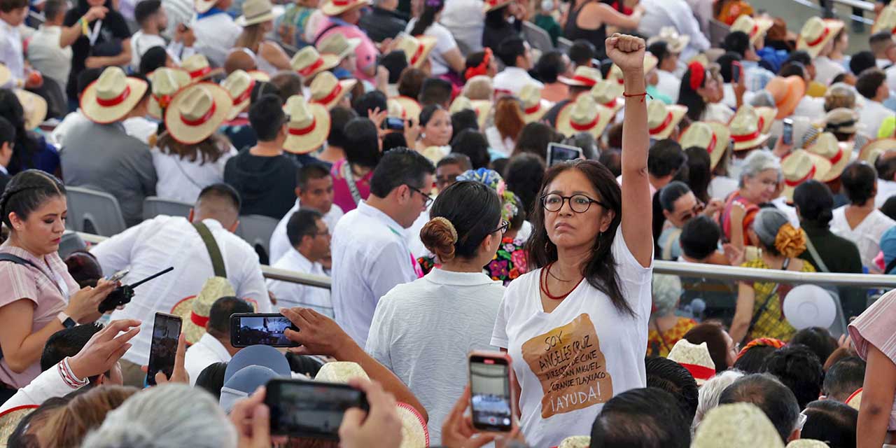Foto: Luis Alberto Cruz // La cineasta oaxaqueña, Ángeles Cruz, durante su protesta.
