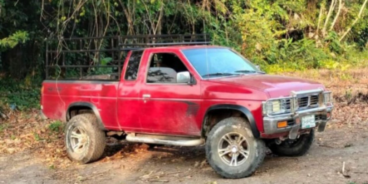 Le robaron su camioneta cuando estaba estacionada