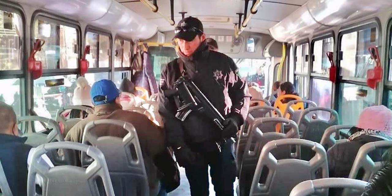 Foto: Municipio de Oaxaca de Juárez // Recorrido de la Policía Municipal por el transporte público.
