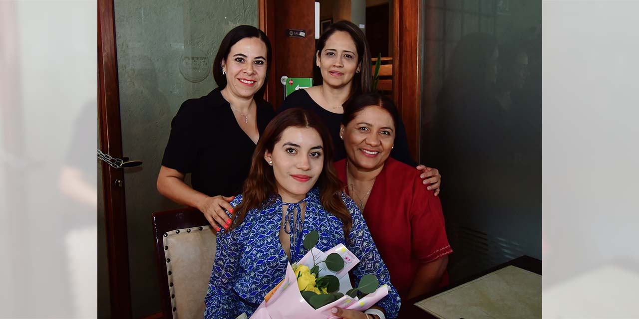 Fotos: Rubén Morales // Verónica Limones, Jocelin Matamoros e Indira Rivera expresaron sus mejores deseos a la cumpleañera.