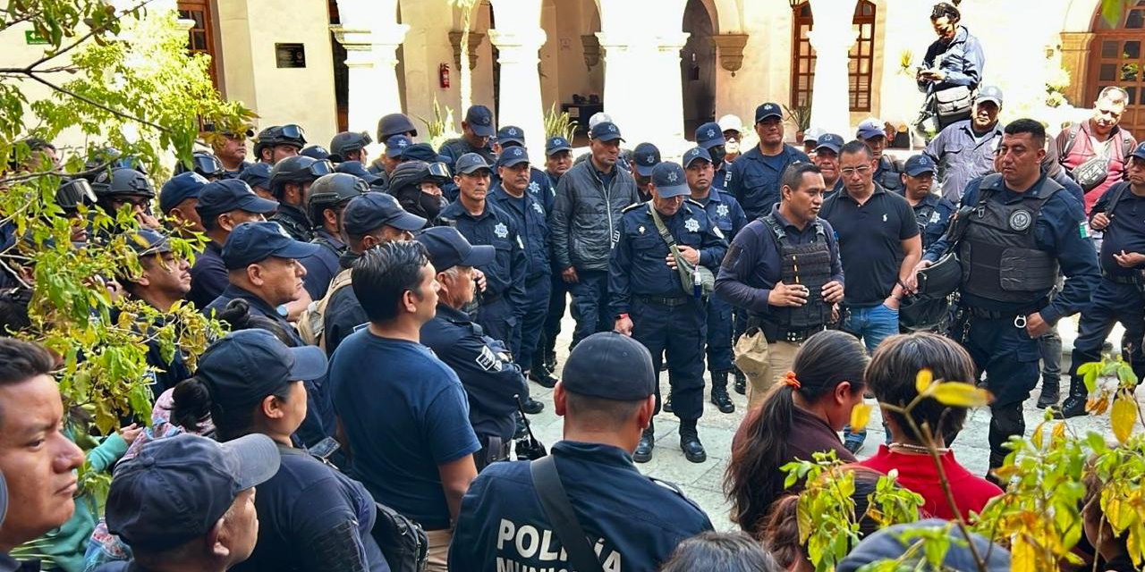 Paran labores policías capitalinos; acusan insuficiencia de aumento y uniformes de mala calidad